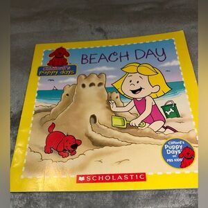 Beach Day, Clifford's Puppy Days, Paperback, 2006